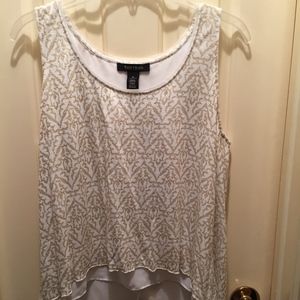3/$24🎉 White House Black Market Gold Print Top Size M